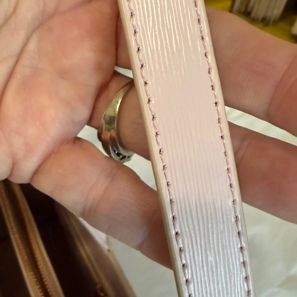 Ted Baker London 🌸 Light Pink Satchel with Gold Accents - Picture 10 of 17